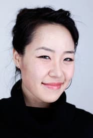 Chris Yejin في دور Korean Counter Woman