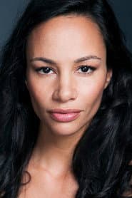 Shavaughn Ruakere dans le rôle de Renee