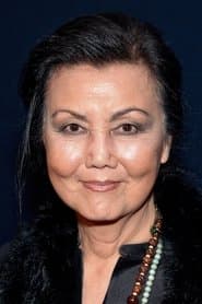 Kieu Chinh في دور Suyuan Wong