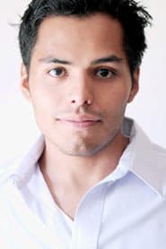 Erick Velazquillo dans le rôle de Justin