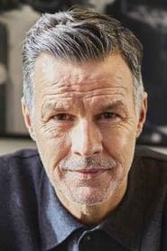 Des Hamilton في دور Him