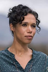 Vinette Robinson في دور Alice
