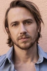Bastien Bouillon dans le rôle de Robert Badinter