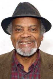 Ram John Holder dans le rôle de Grandad