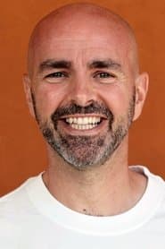 Julien Arruti dans le rôle de Alex