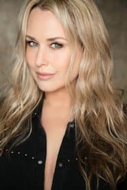 Alex Rose Wiesel as Cameriera
