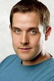 Matthew Stefiuk dans le rôle de Police Officer Peterson