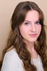 Allison Carmody dans le rôle de Luisa/Lisa