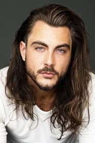 Daniel Kelly في دور Kyle