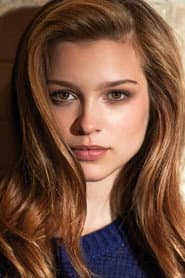 Sophie Cookson في دور Pippa