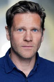 Adam Astill في دور Older JFK