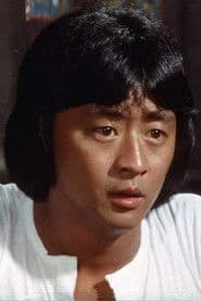 Li Yi-Min في دور Wai Kwong