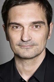 Leon Lučev dans le rôle de Pelda