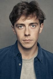 Tom Byrne في دور Iain Ban