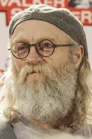 Russell Hodgkinson dans le rôle de Dr. Mora