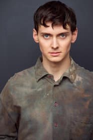Spencer Jones في دور Tyler