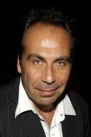 Taylor Negron dans le rôle de Julio