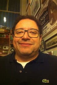 Fernando Solís as Señor Manguera (voice)