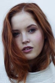 Ellie Bamber dans le rôle de India Hastings