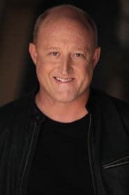 Hunter Bodine dans le rôle de Officer Dell