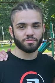 Justin Montalvo dans le rôle de Self
