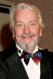 Peter Dennis dans le rôle de Mr. Julius