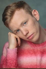 Harry Evans dans le rôle de Violet