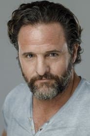 Scott Hunter في دور Deacon Glass
