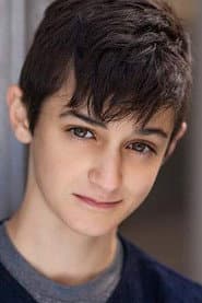 Matthew Miniero dans le rôle de Taro Bradford