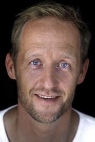 Stephan Kampwirth في دور Kommissar