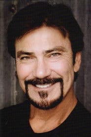 Victor Rivers dans le rôle de Armando