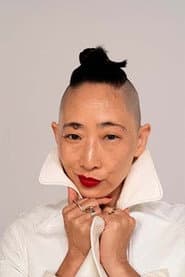 Sophia Chang dans le rôle de Self
