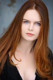 Brighid Fleming dans le rôle de Little Sister