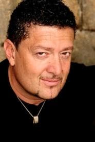 Michael Dobson في دور Wedding Officiant (voice)