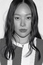 Yerin Ha dans le rôle de Tracey