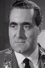 Leslie Sands dans le rôle de Inspector