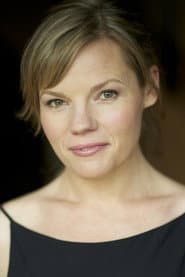 Georgia Adamson dans le rôle de Mrs. Benjamin