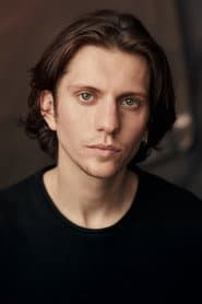Bruno Hart dans le rôle de Michael