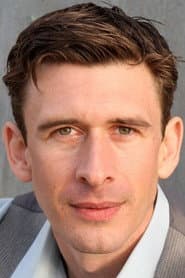 Cory Corbett dans le rôle de Detective