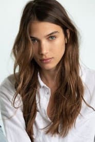 Larissa Gomes as Margo Hilling