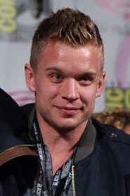 Jesse Luken dans le rôle de Director