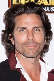 Greg Lauren dans le rôle de Stephen Torcelli