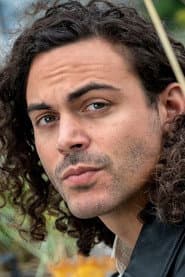 Alex Vargas في دور Artist
