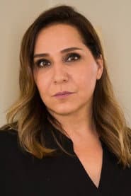Gülhan Tekin dans le rôle de Zümrüt