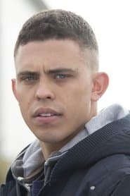 Aaron Heffernan dans le rôle de Lee