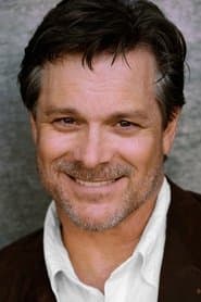 Ric Reitz dans le rôle de Commissioner Clarke