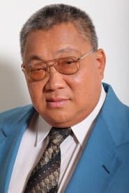 Waymond Lee dans le rôle de Office Worker