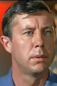Paul Trinka dans le rôle de Kirk