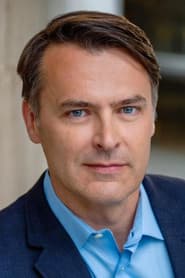 Bryan J. McHale في دور Mayor Wilson