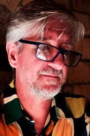Tuca Zanini dans le rôle de Corretor